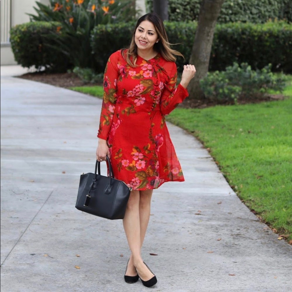 Elegant Red Floral Dress - Picture 4 of 8